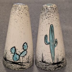 Loma of Arizona Salt and Pepper Shaker Set